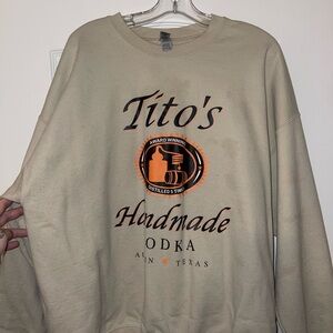 Gildan Beige Graphic Sweatshirt